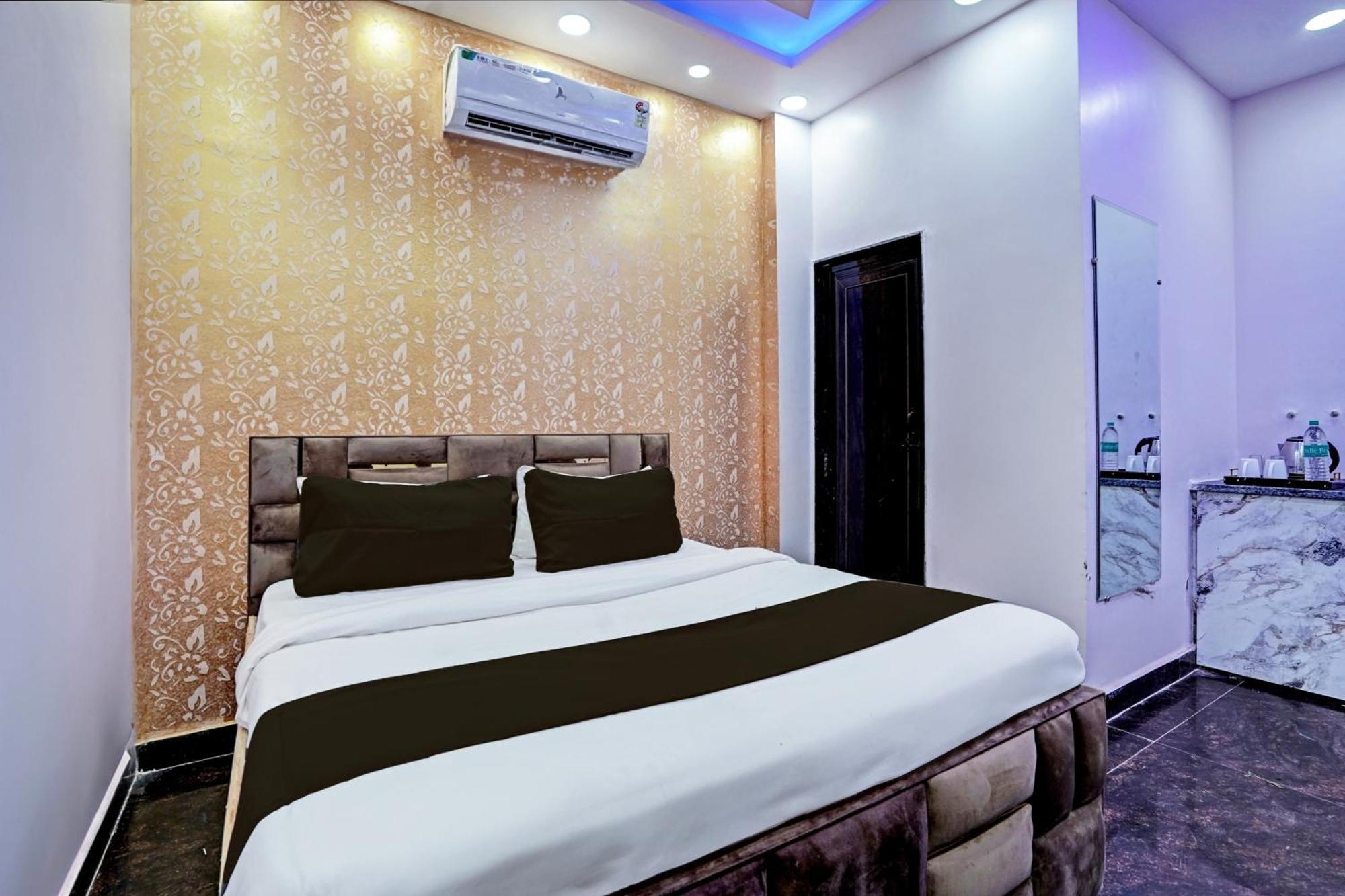 O Mount Palace Delhi (National Capital Territory of India)